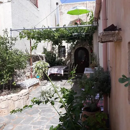 Alpehytte Koutouloufari Cosy Cretan Hersonissos (Crete)
